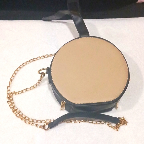 Trendy Fashion Purse. - Picture 7 of 8